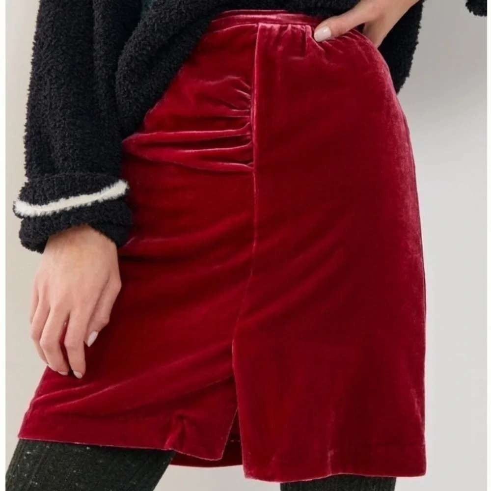 ANTHROPOLOGIE 2 Velvet‎ Montie Connie Mini Skirt Ruched Side Raspberry Red NWT